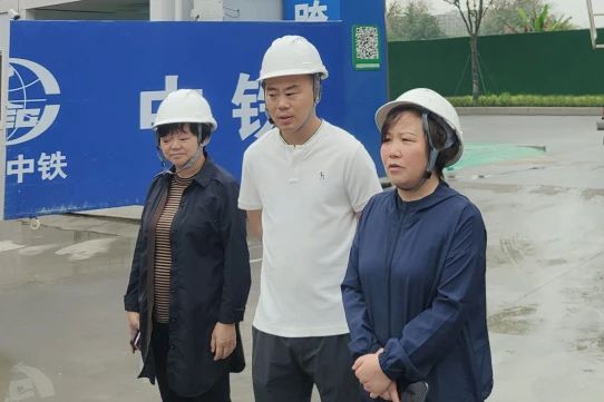 成都市新津區(qū)人大常委會副主任楊梅到五津長島小學(xué)項目檢查指導(dǎo)工作.jpg
